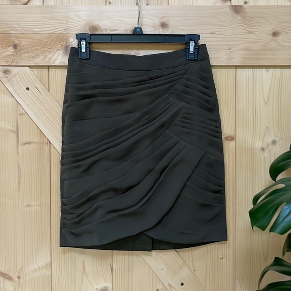 Banana Republic Dresses & Skirts - Banana Republic Olive Green high-waisted Mini Skirt | Size 0